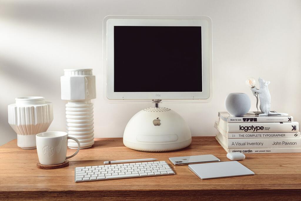 image from The iconic iMac G4 turns 20 - This Geek in Review for 2022-01-14